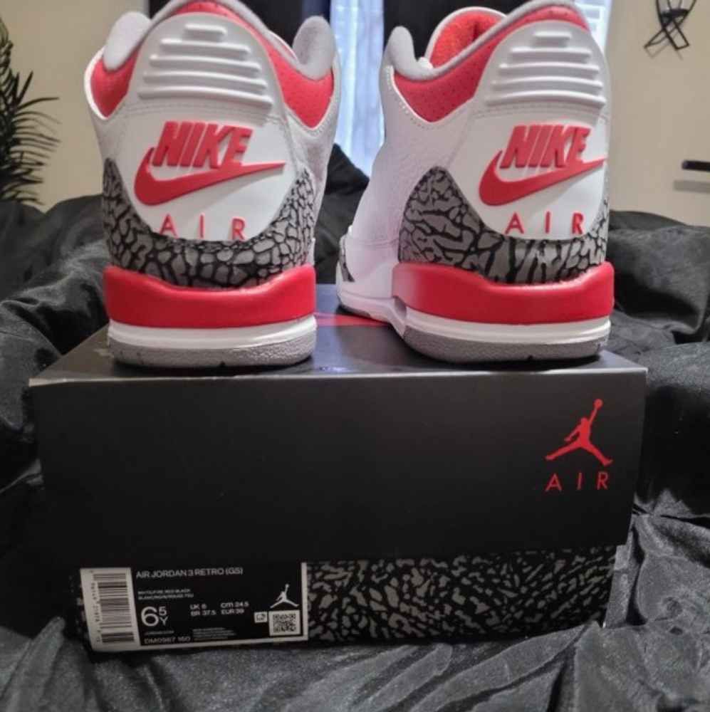 Jordan 3 - Picture 2 of 5